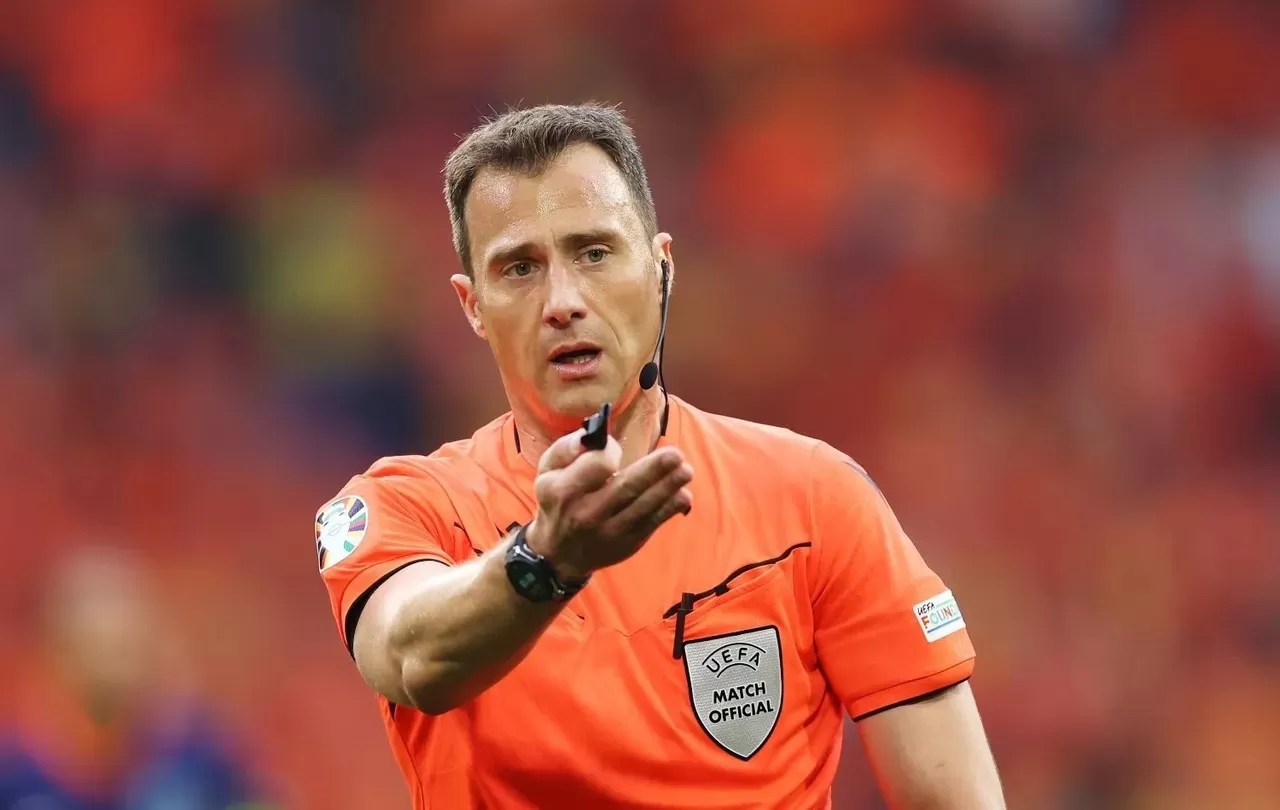 Felix Zwayer Wasit Final Liga Europa temp