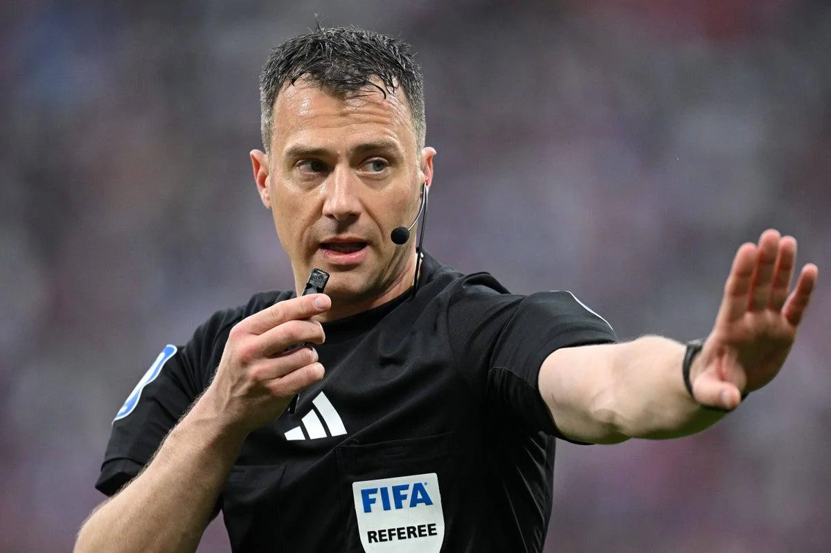 Felix Zwayer Wasit Kontroversial