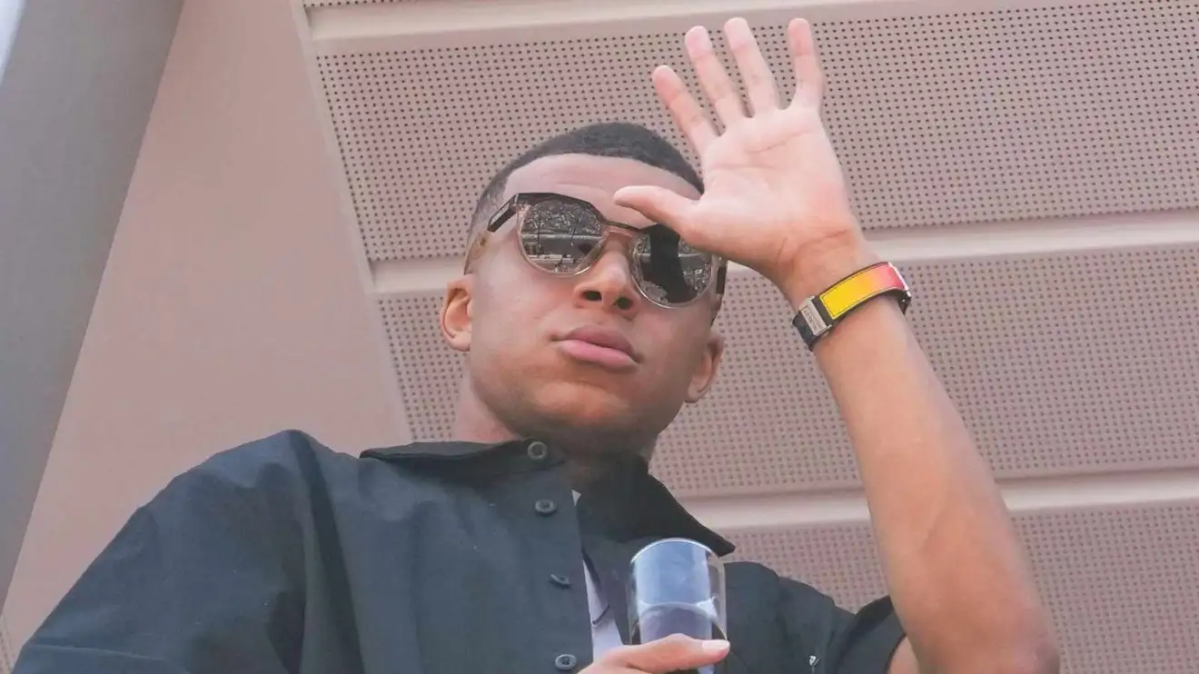 Mbappe Menikmati Waktu Luang temp