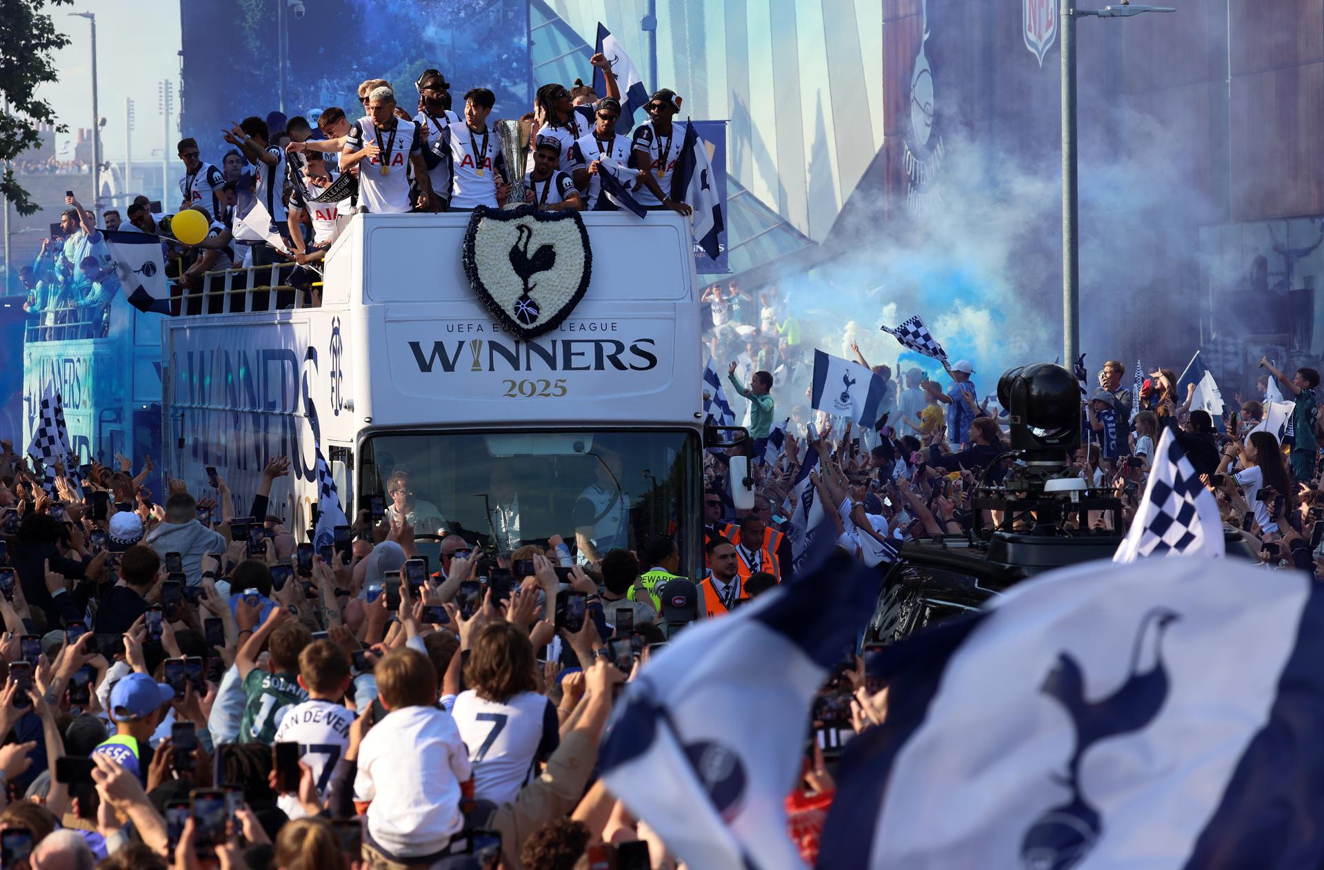 Tottenham Rayakan Momen Bersejarah Tak Terlupakan