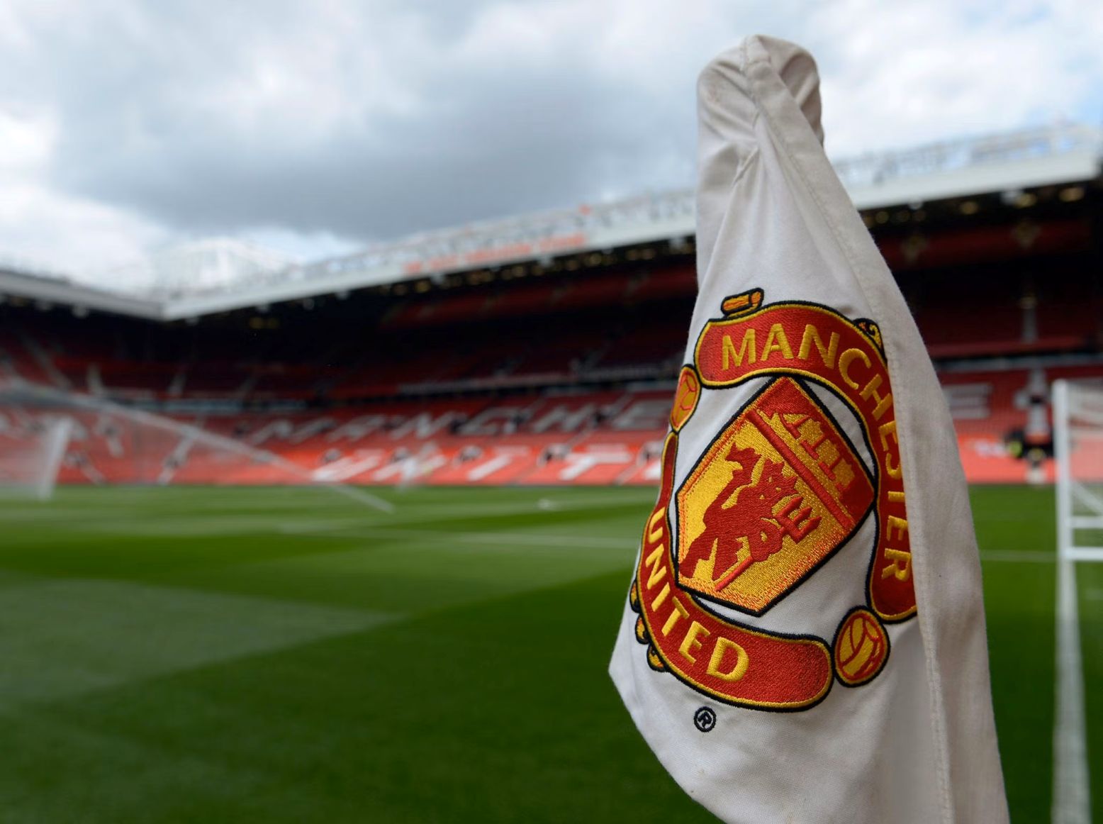manchester united old trafford keuangan temp