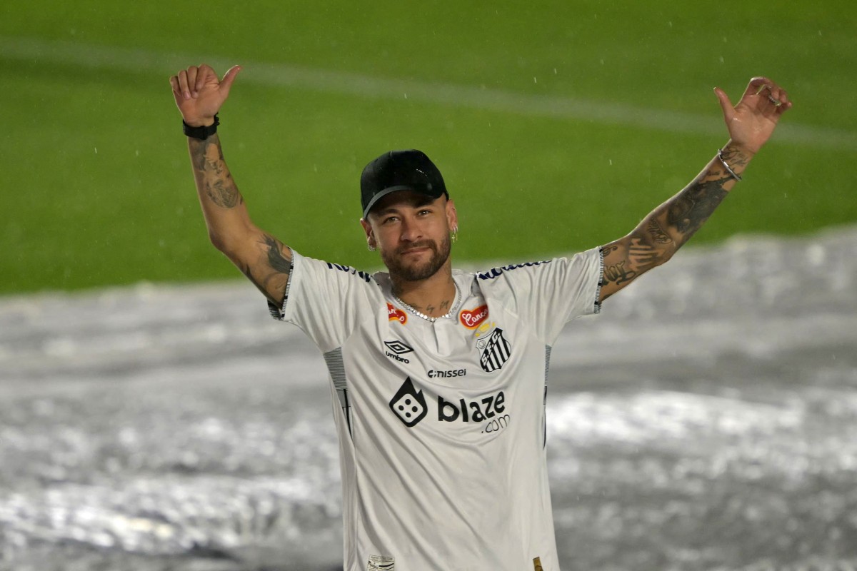 Neymar Santos Membuat Peluncuran Seragam temp